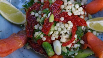 Kuskuslu Füme Somon Salatası